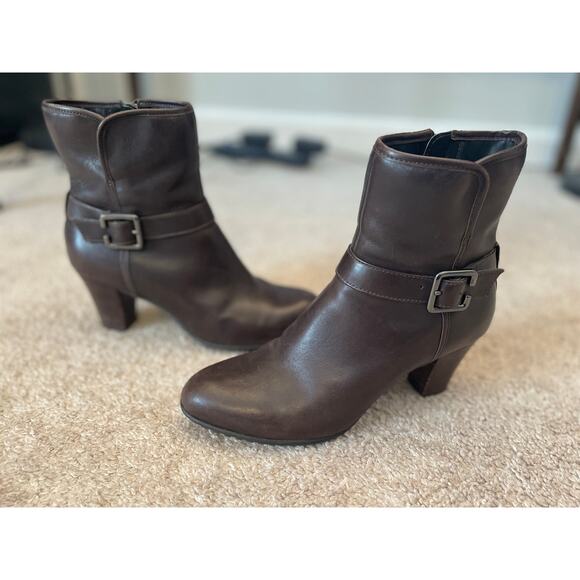 Clarks Womens Leather Ankle Boots Size 6.5M Brown Heel Buckle Side Zipper Heel - Picture 3 of 13